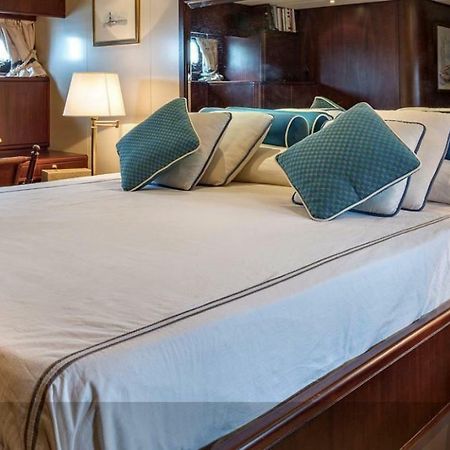 לה ספציה Riviera Boat Resort מראה חיצוני תמונה