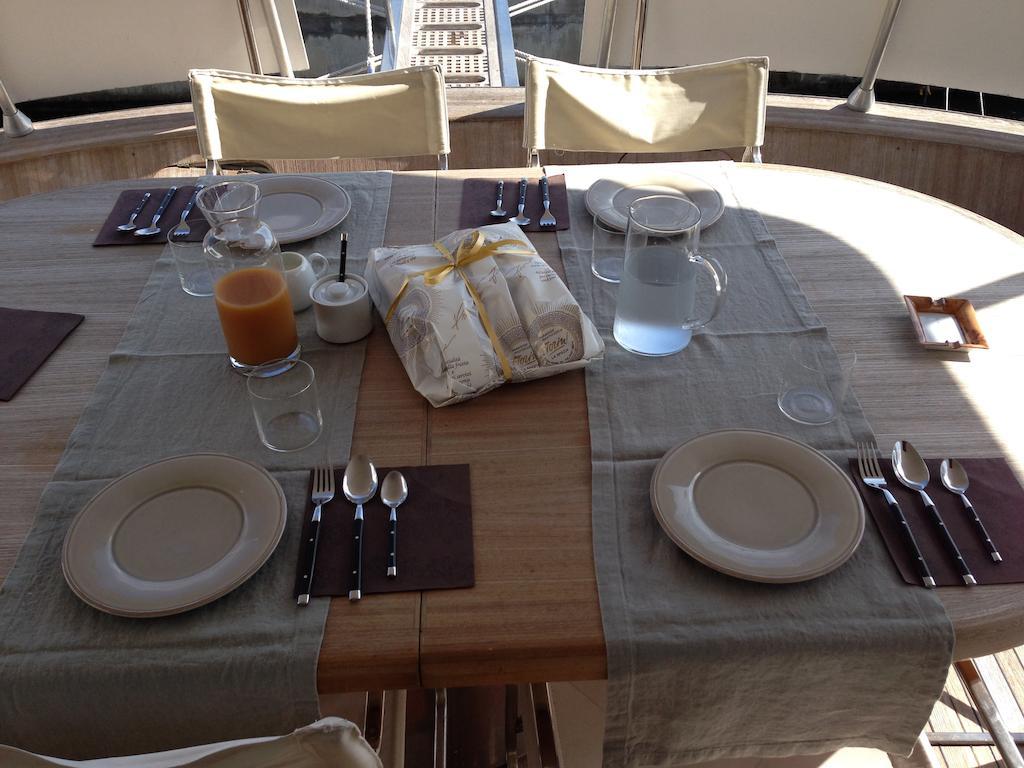 לה ספציה Riviera Boat Resort מראה חיצוני תמונה